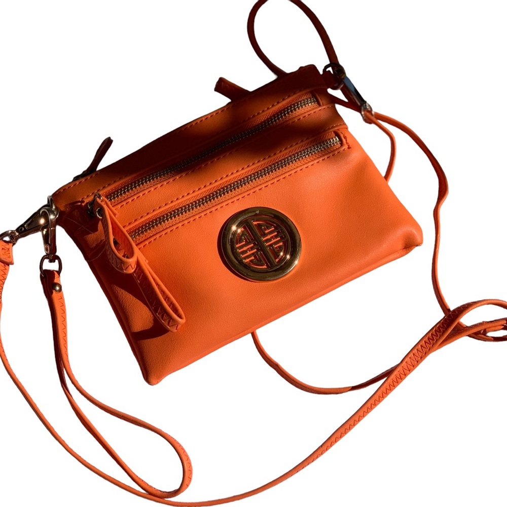 👛 🥰 Cute casual clutch for the weekend!